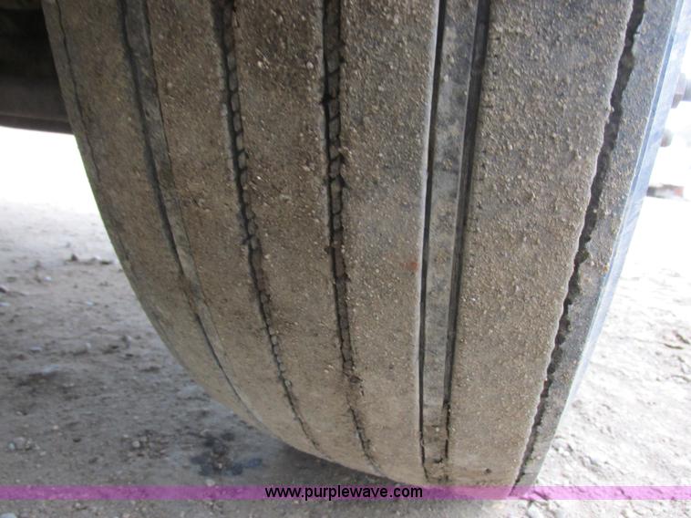 image for item I6104 2000 International 9400 Eagle semi truck