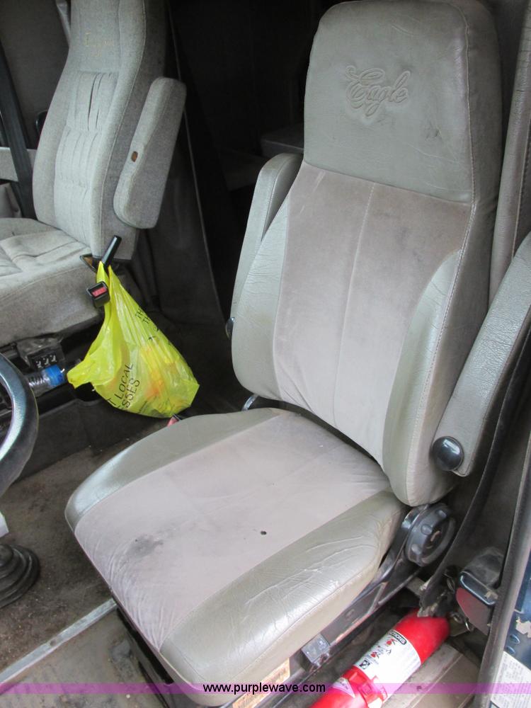 image for item I6104 2000 International 9400 Eagle semi truck