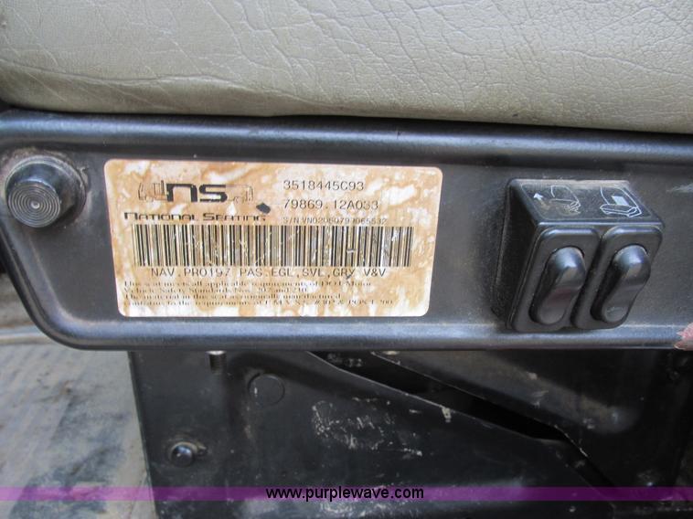 image for item I6104 2000 International 9400 Eagle semi truck