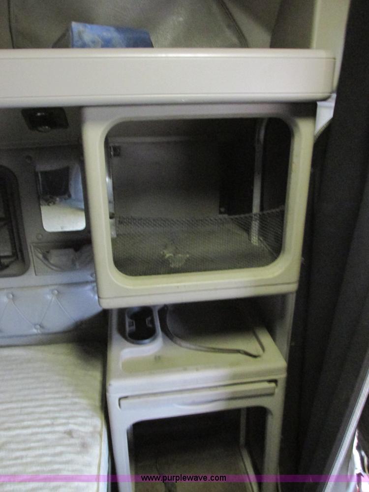 image for item I6104 2000 International 9400 Eagle semi truck