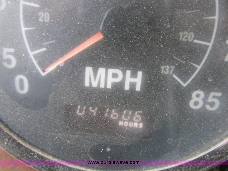 image for item I6104 2000 International 9400 Eagle semi truck