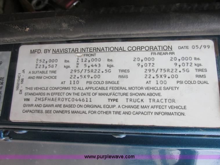 image for item I6104 2000 International 9400 Eagle semi truck