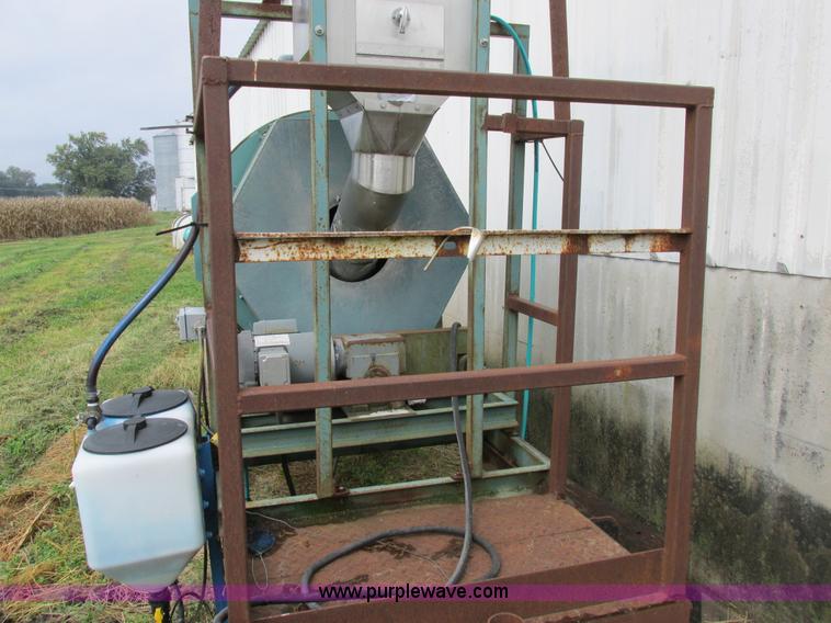 image for item I8922 Gustafson 5600 seed treater