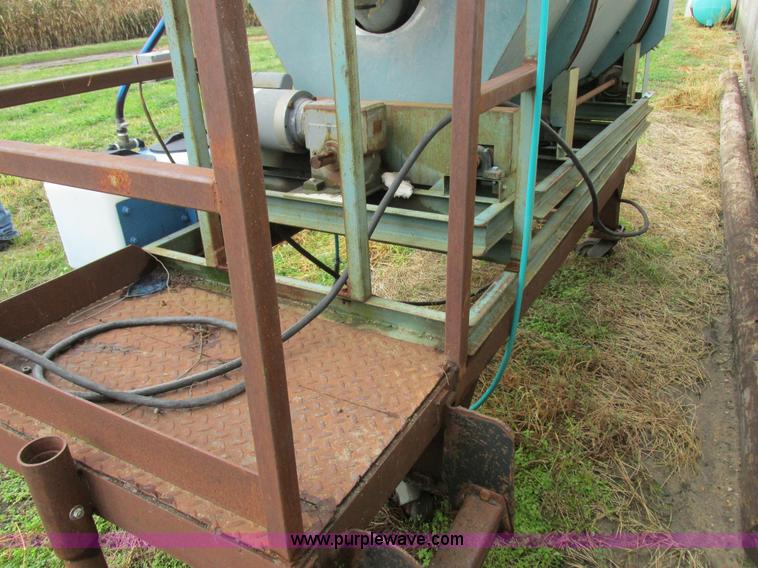 image for item I8922 Gustafson 5600 seed treater