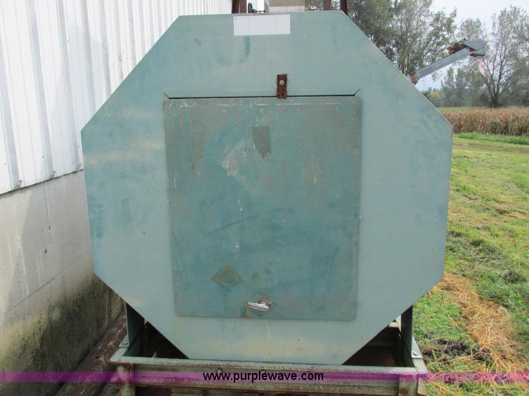 image for item I8922 Gustafson 5600 seed treater