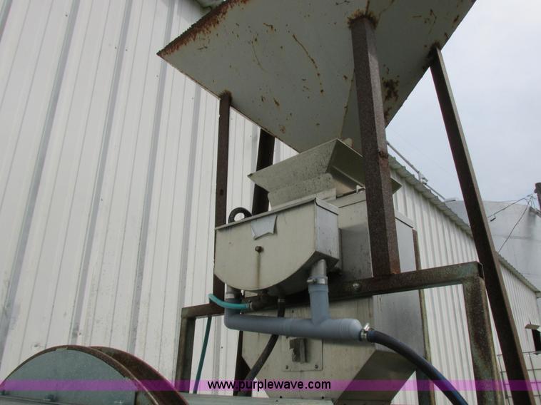 image for item I8922 Gustafson 5600 seed treater