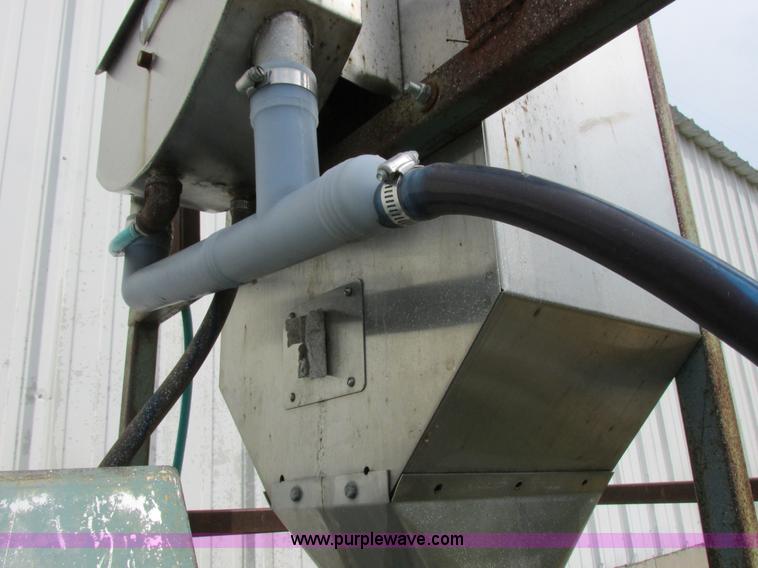 image for item I8922 Gustafson 5600 seed treater