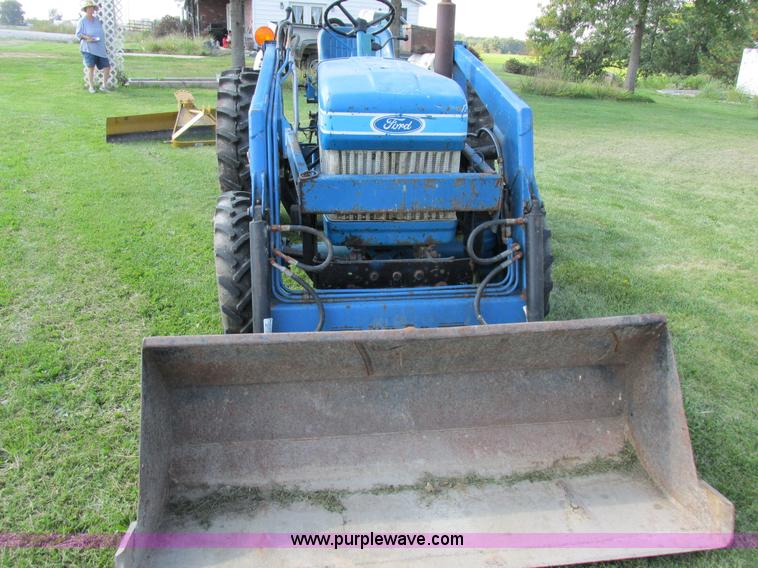 image for item I8927 Ford 1710 MFWD tractor