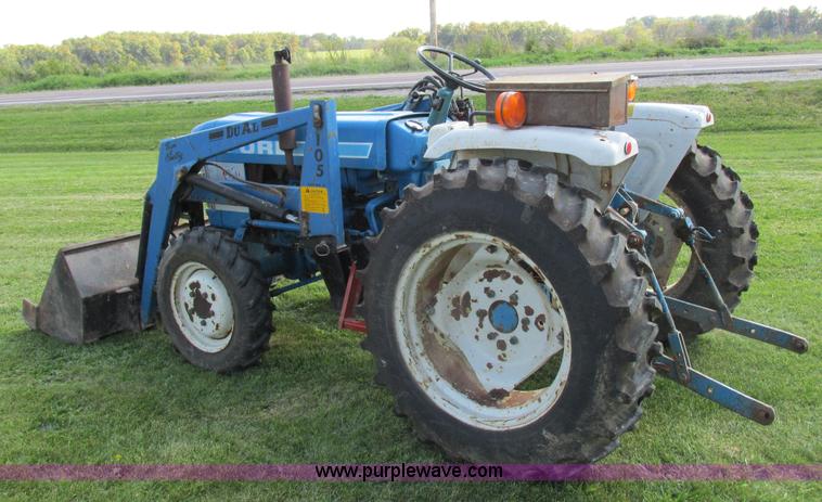 image for item I8927 Ford 1710 MFWD tractor
