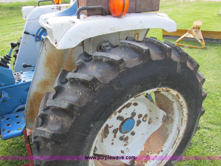 image for item I8927 Ford 1710 MFWD tractor