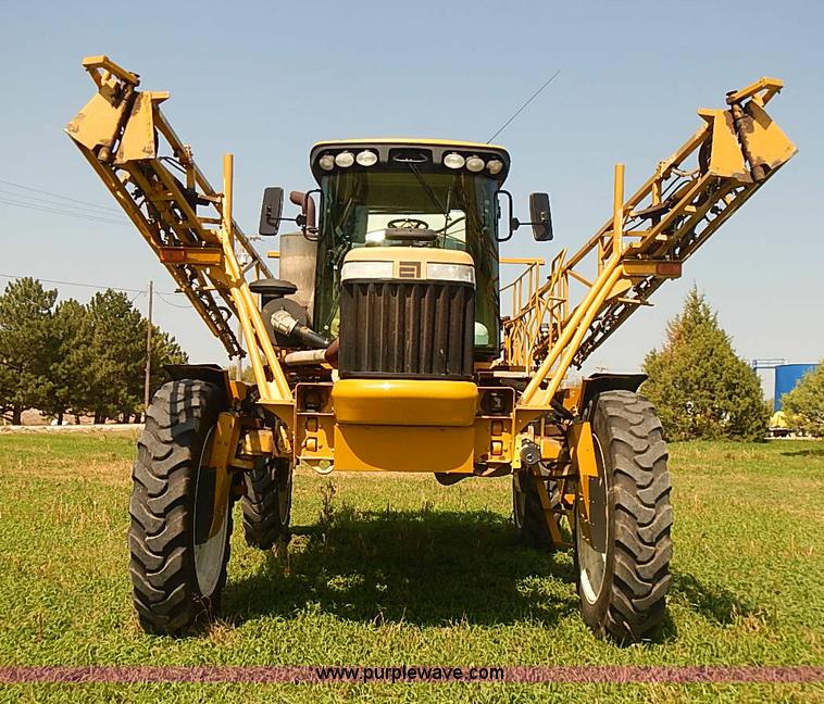 image for item J3063 2007 Ag-Chem RoGator 1074 self-propelled sprayer
