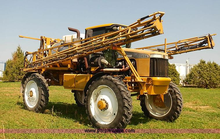 image for item J3063 2007 Ag-Chem RoGator 1074 self-propelled sprayer