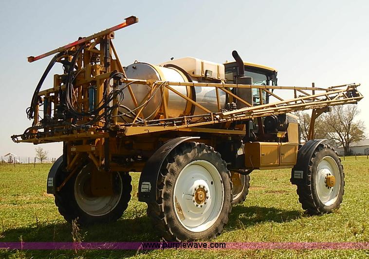 image for item J3063 2007 Ag-Chem RoGator 1074 self-propelled sprayer