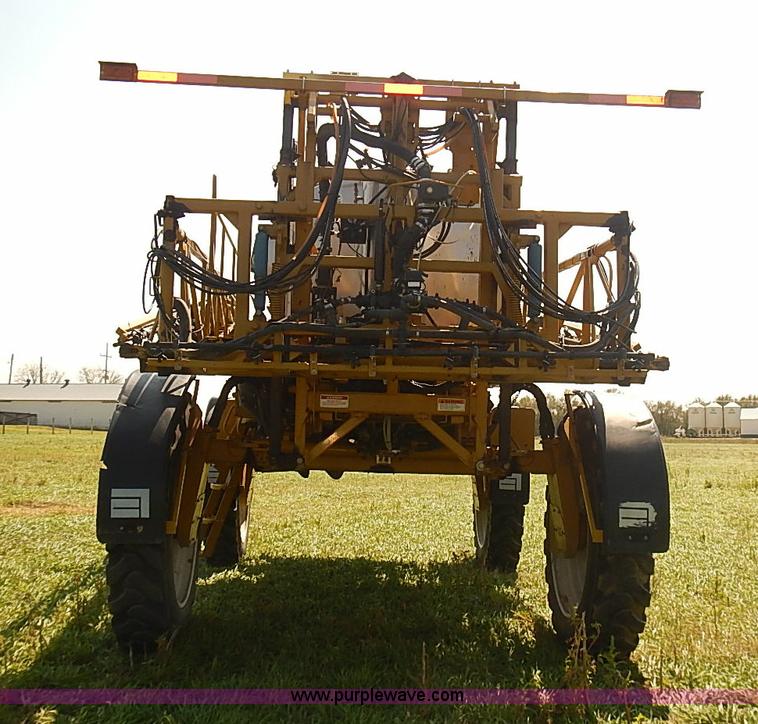 image for item J3063 2007 Ag-Chem RoGator 1074 self-propelled sprayer