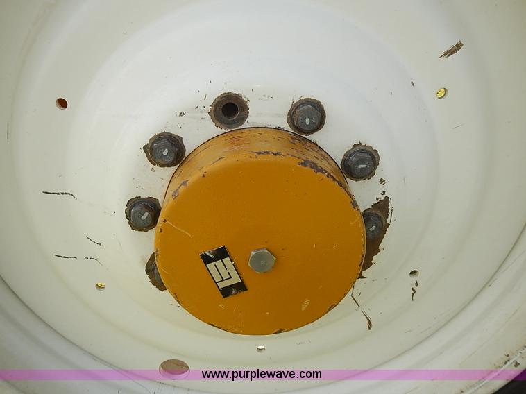 image for item J3063 2007 Ag-Chem RoGator 1074 self-propelled sprayer