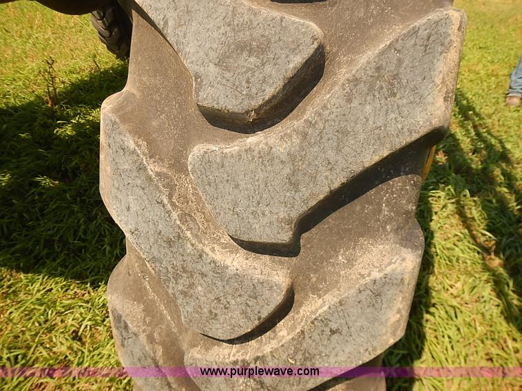 image for item J3063 2007 Ag-Chem RoGator 1074 self-propelled sprayer