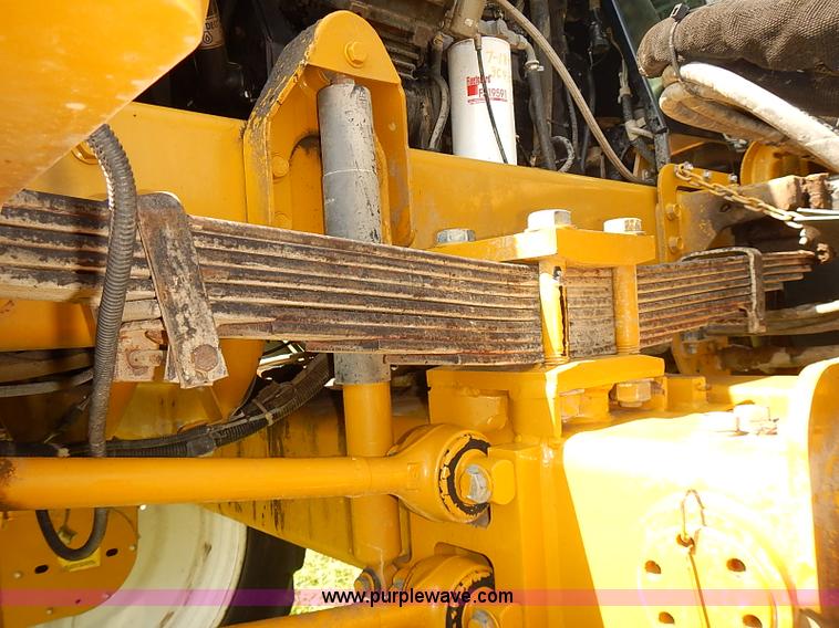 image for item J3063 2007 Ag-Chem RoGator 1074 self-propelled sprayer