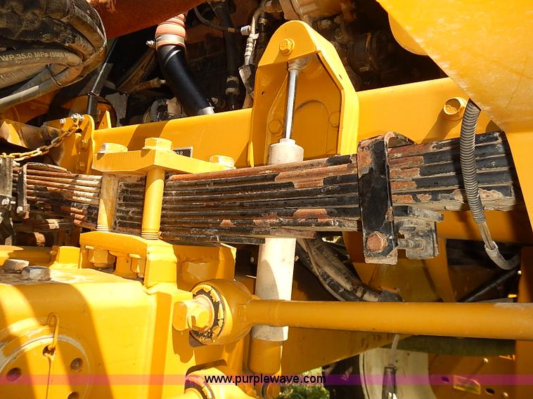 image for item J3063 2007 Ag-Chem RoGator 1074 self-propelled sprayer