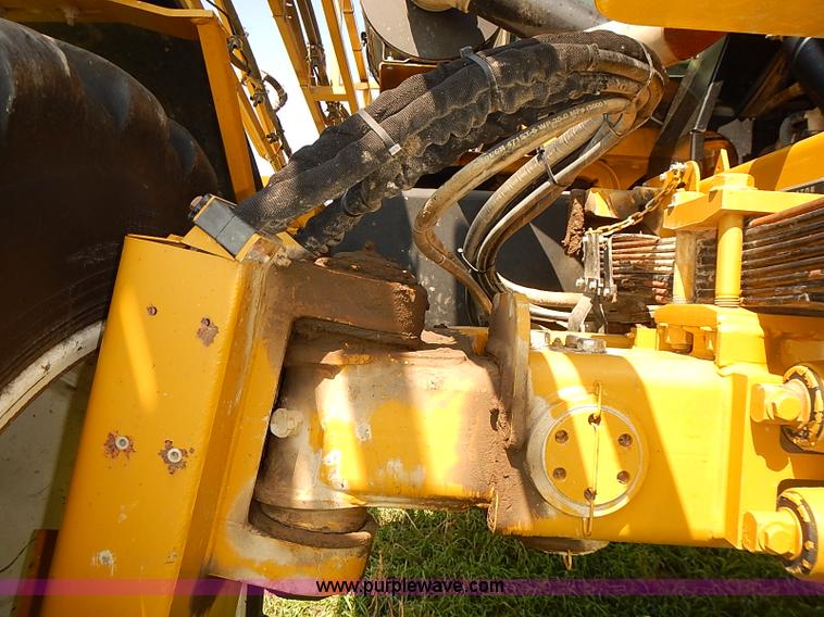 image for item J3063 2007 Ag-Chem RoGator 1074 self-propelled sprayer