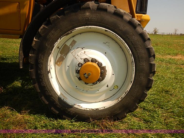 image for item J3063 2007 Ag-Chem RoGator 1074 self-propelled sprayer