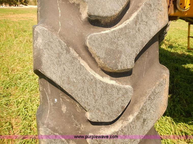 image for item J3063 2007 Ag-Chem RoGator 1074 self-propelled sprayer