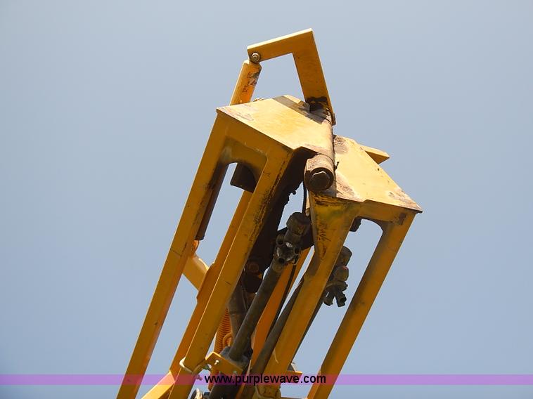 image for item J3063 2007 Ag-Chem RoGator 1074 self-propelled sprayer