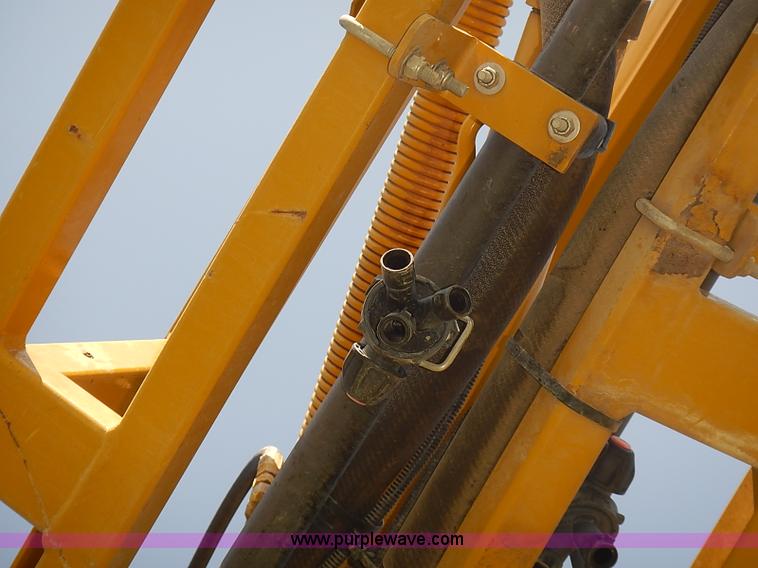 image for item J3063 2007 Ag-Chem RoGator 1074 self-propelled sprayer