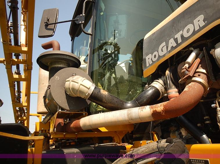 image for item J3063 2007 Ag-Chem RoGator 1074 self-propelled sprayer