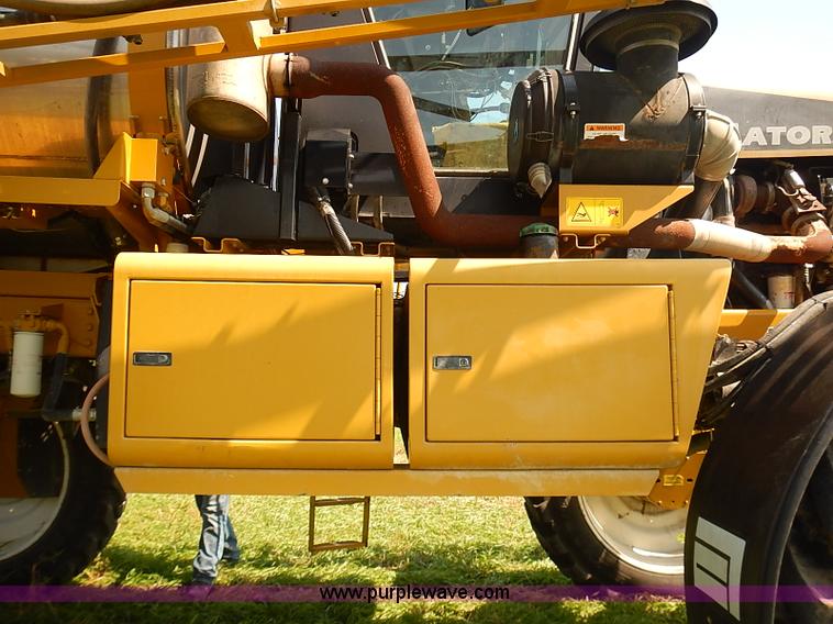 image for item J3063 2007 Ag-Chem RoGator 1074 self-propelled sprayer