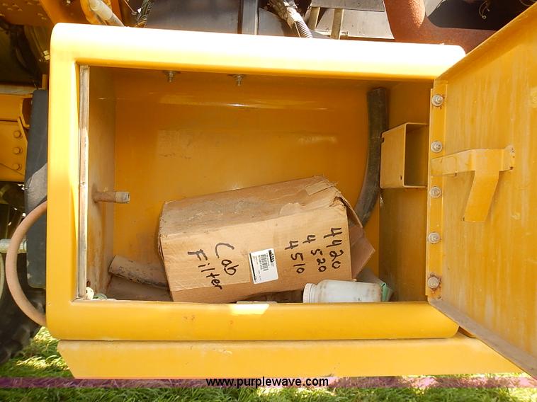 image for item J3063 2007 Ag-Chem RoGator 1074 self-propelled sprayer