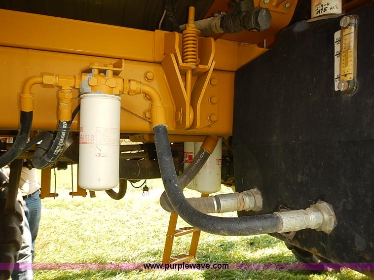 image for item J3063 2007 Ag-Chem RoGator 1074 self-propelled sprayer