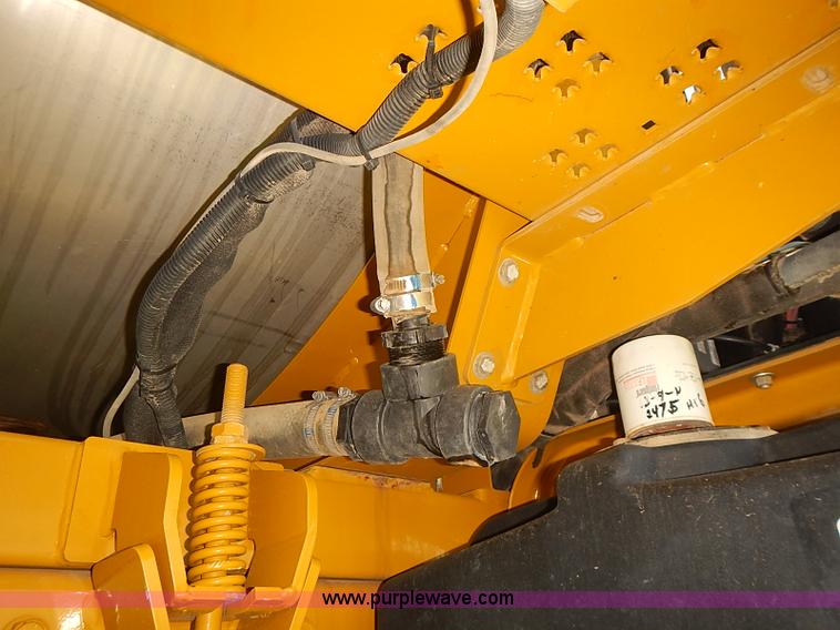 image for item J3063 2007 Ag-Chem RoGator 1074 self-propelled sprayer