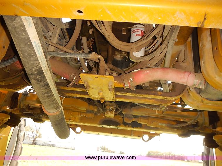 image for item J3063 2007 Ag-Chem RoGator 1074 self-propelled sprayer