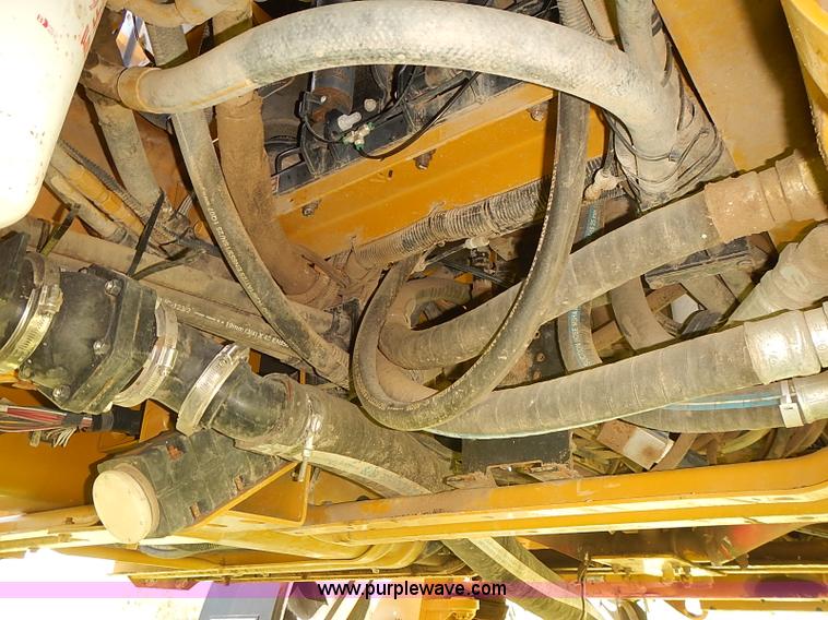 image for item J3063 2007 Ag-Chem RoGator 1074 self-propelled sprayer