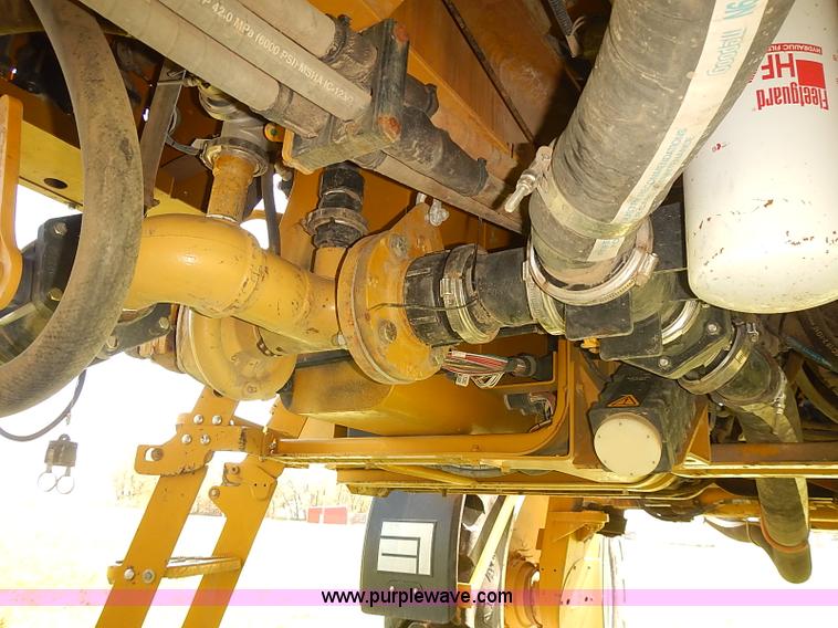 image for item J3063 2007 Ag-Chem RoGator 1074 self-propelled sprayer