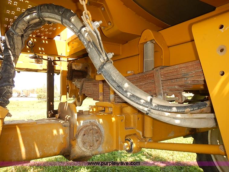 image for item J3063 2007 Ag-Chem RoGator 1074 self-propelled sprayer