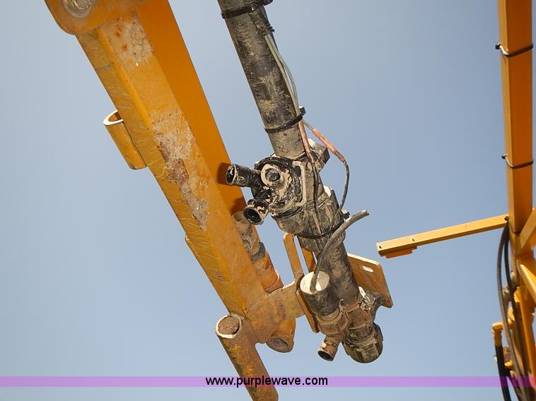 image for item J3063 2007 Ag-Chem RoGator 1074 self-propelled sprayer