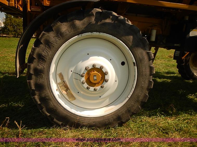 image for item J3063 2007 Ag-Chem RoGator 1074 self-propelled sprayer