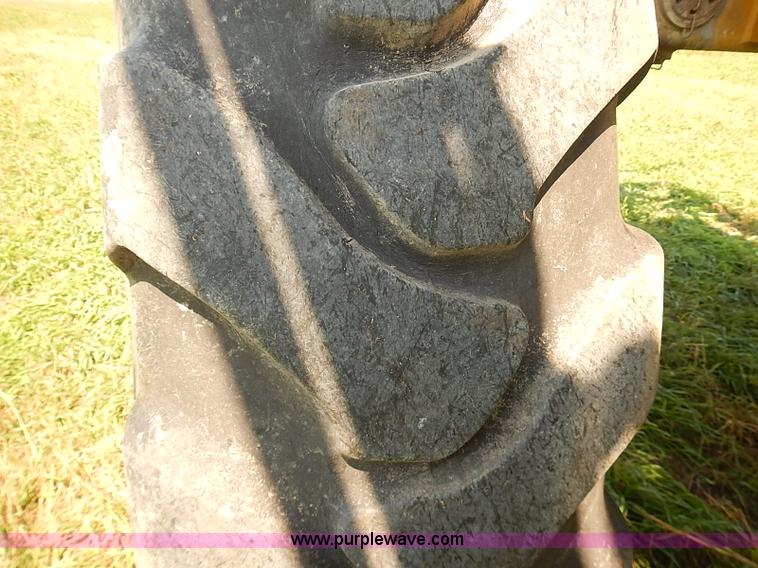 image for item J3063 2007 Ag-Chem RoGator 1074 self-propelled sprayer