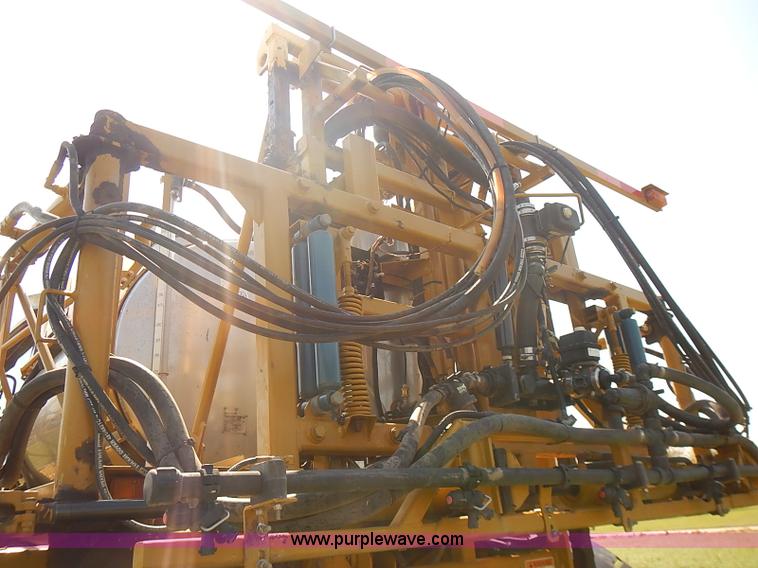 image for item J3063 2007 Ag-Chem RoGator 1074 self-propelled sprayer