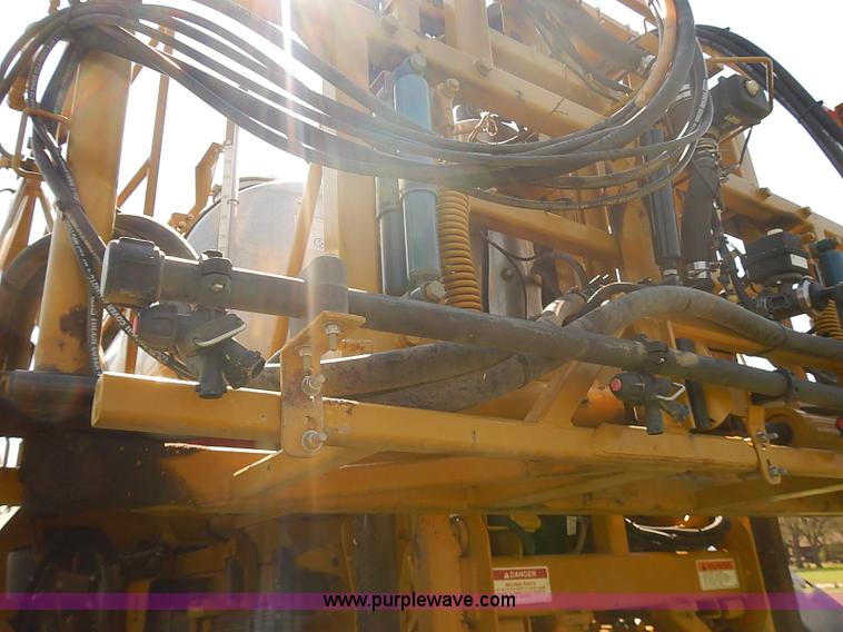 image for item J3063 2007 Ag-Chem RoGator 1074 self-propelled sprayer