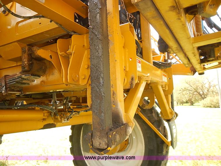 image for item J3063 2007 Ag-Chem RoGator 1074 self-propelled sprayer