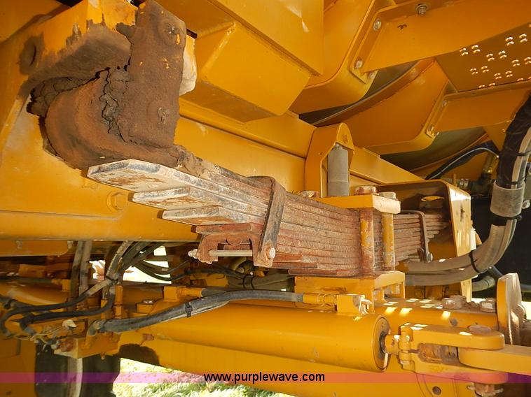 image for item J3063 2007 Ag-Chem RoGator 1074 self-propelled sprayer