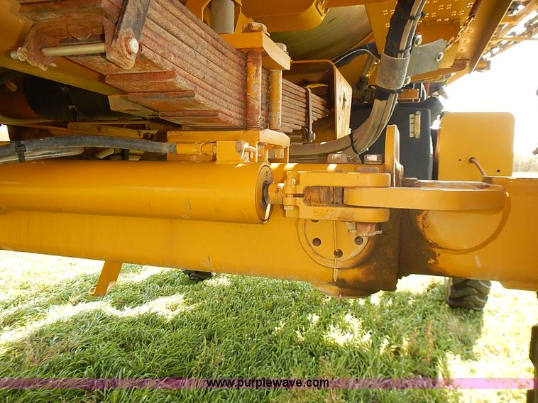 image for item J3063 2007 Ag-Chem RoGator 1074 self-propelled sprayer