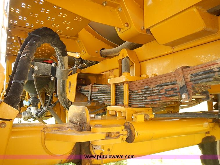 image for item J3063 2007 Ag-Chem RoGator 1074 self-propelled sprayer