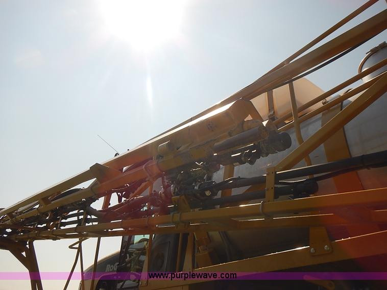 image for item J3063 2007 Ag-Chem RoGator 1074 self-propelled sprayer