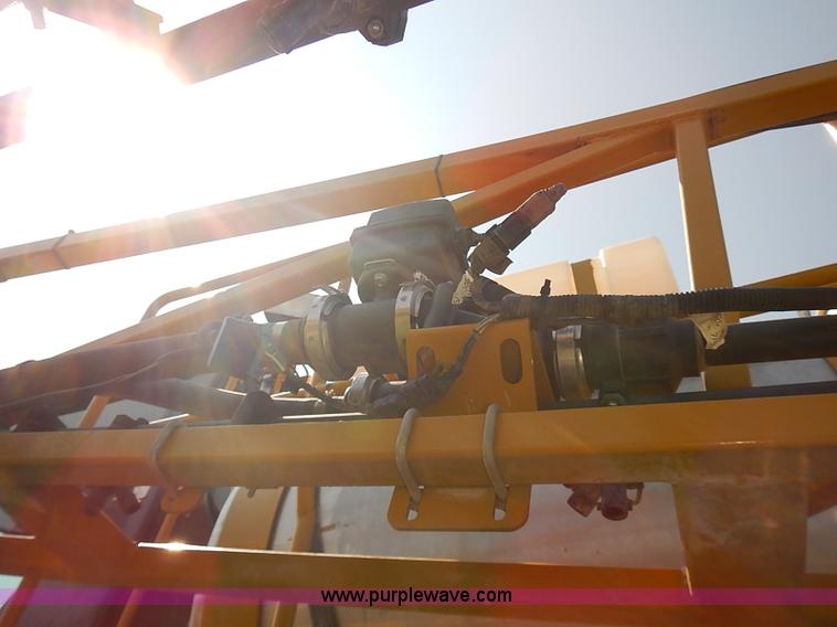 image for item J3063 2007 Ag-Chem RoGator 1074 self-propelled sprayer