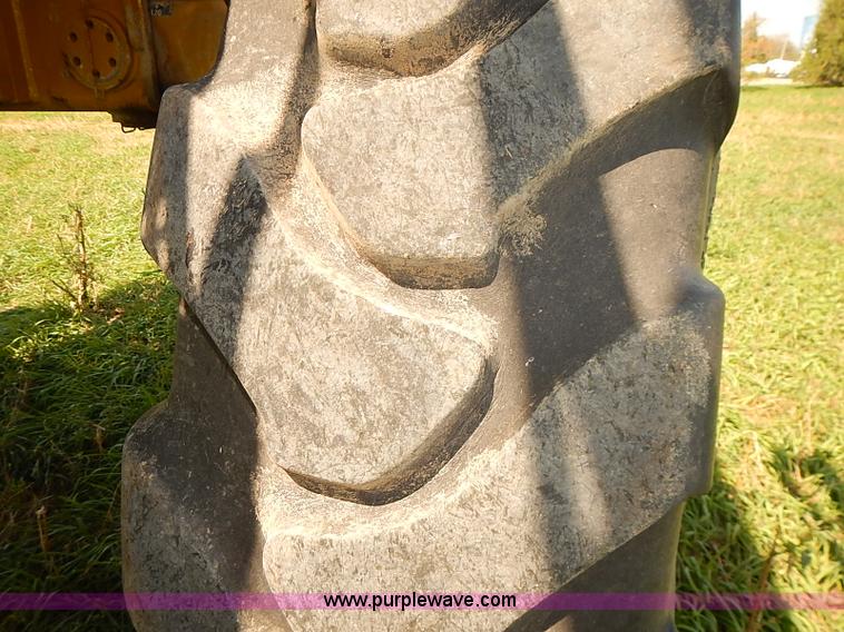 image for item J3063 2007 Ag-Chem RoGator 1074 self-propelled sprayer