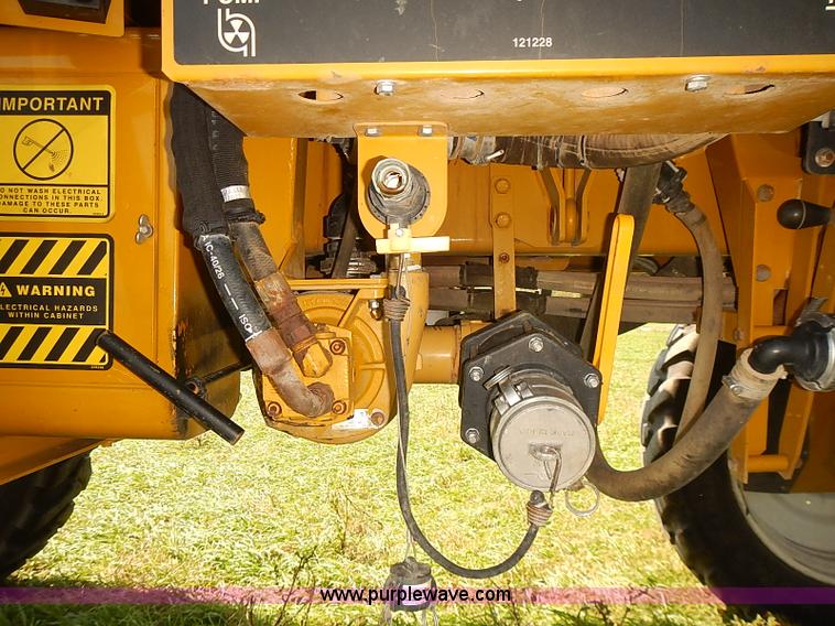 image for item J3063 2007 Ag-Chem RoGator 1074 self-propelled sprayer