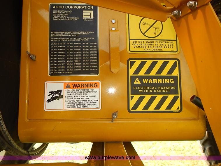 image for item J3063 2007 Ag-Chem RoGator 1074 self-propelled sprayer